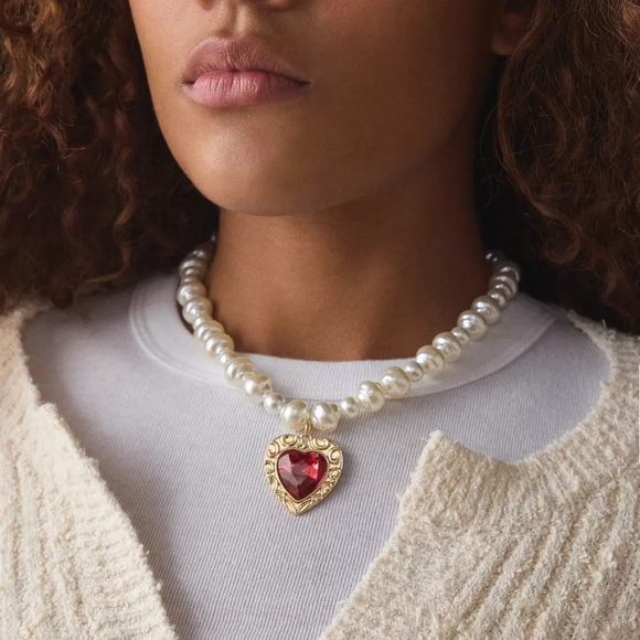 Urban Outfiters Aphrodite Rhinestone Heart Pearl Necklace - Picture 2 of 5